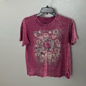 I am selling a graphic tee-shirt